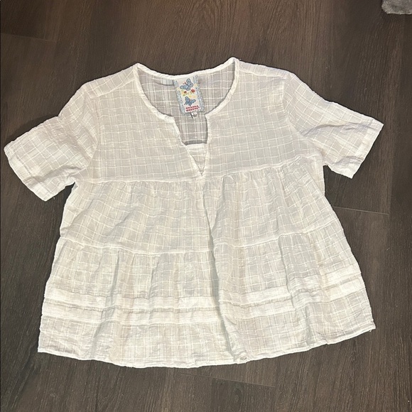 grand & greene Tops - Flowy Sheer White Short Sleeve ladies shirt